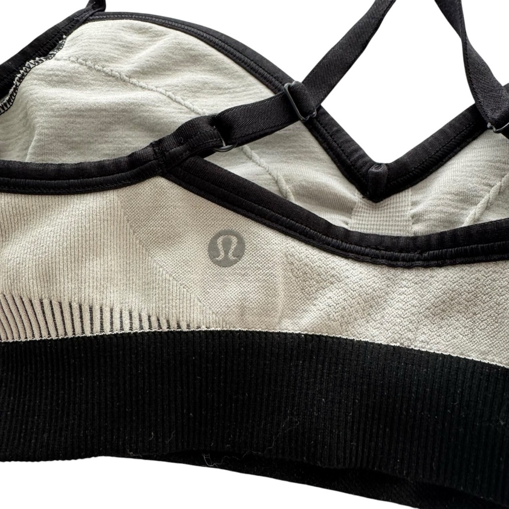 LULULEMON Hold Your‎ Om Bra II Heathered Silver Fox Cross Straps Strappy Size 2 - Picture 4 of 9